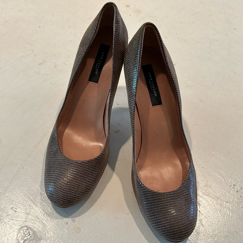 Ann Taylor pumps snake skin details